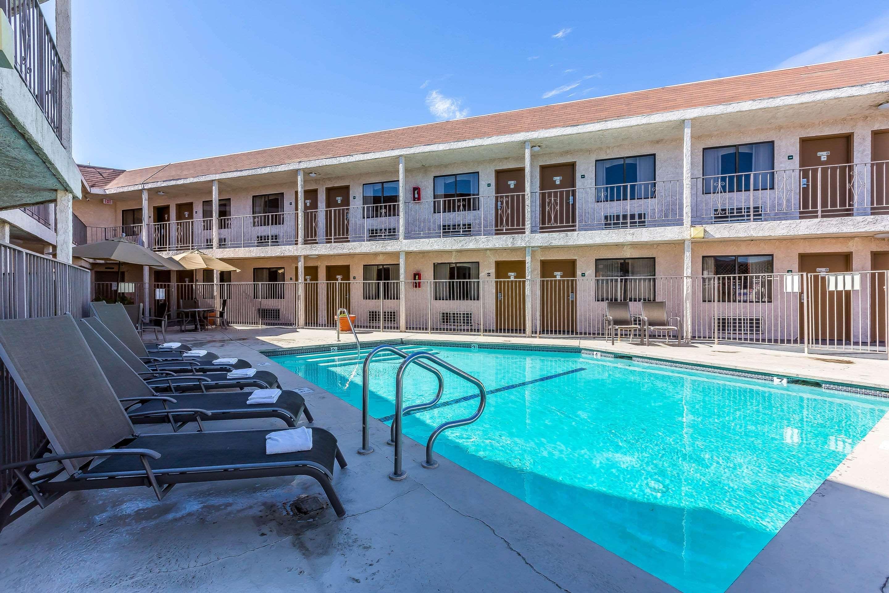 Rodeway Inn Magic Mountain Area Castaic Dış mekan fotoğraf